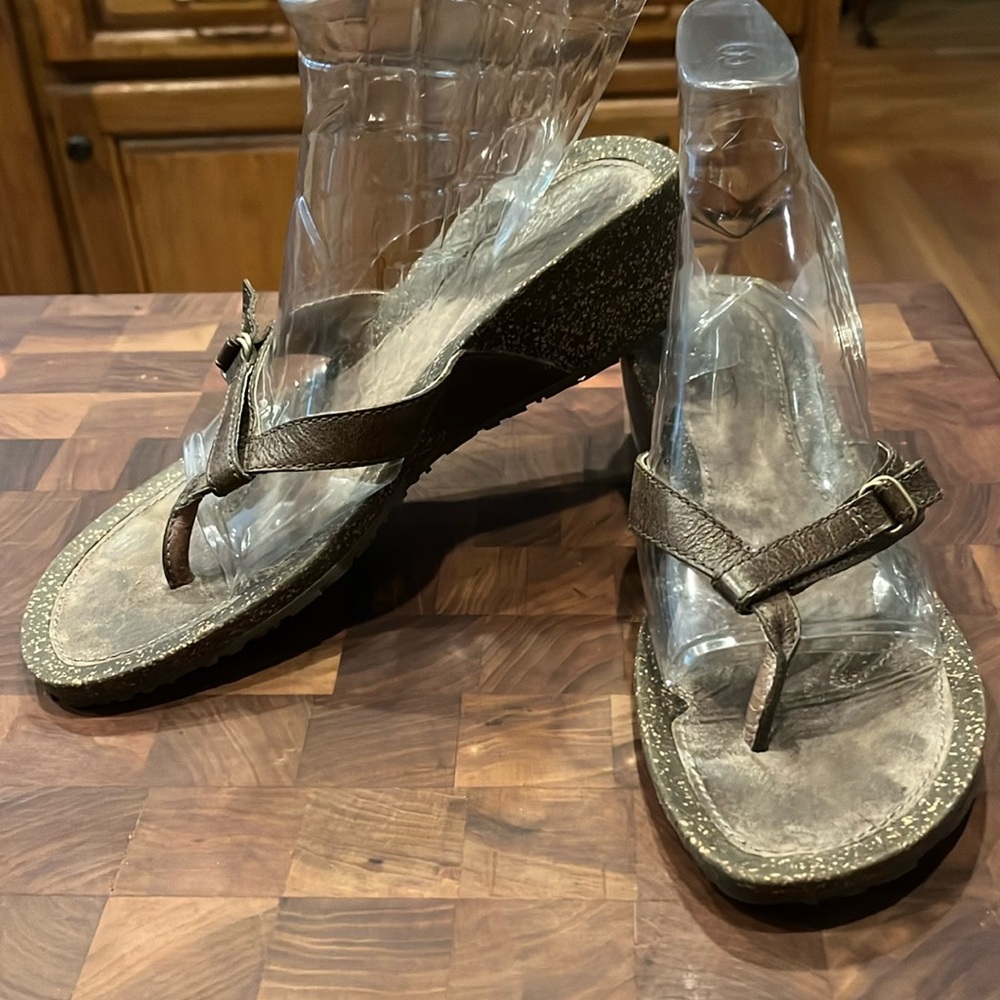 Teva 8.5 leather and cork heel sandals with rubber soles very good condition